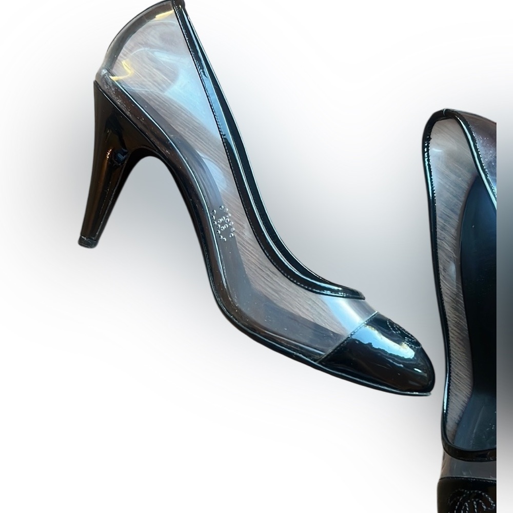 CHANEL Black Patent Leather & Clear PVC Cap Toe Pumps – Iconic CC Logo size 39 - Picture 11 of 12